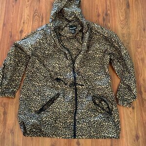 Shedrain packable leopard Lightweight nylon jacket with hood size m/l raincoat